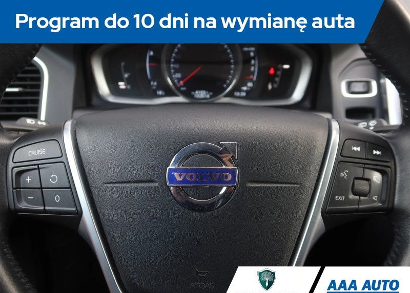 Volvo XC 60 cena 94000 przebieg: 132411, rok produkcji 2015 z Przysucha małe 254